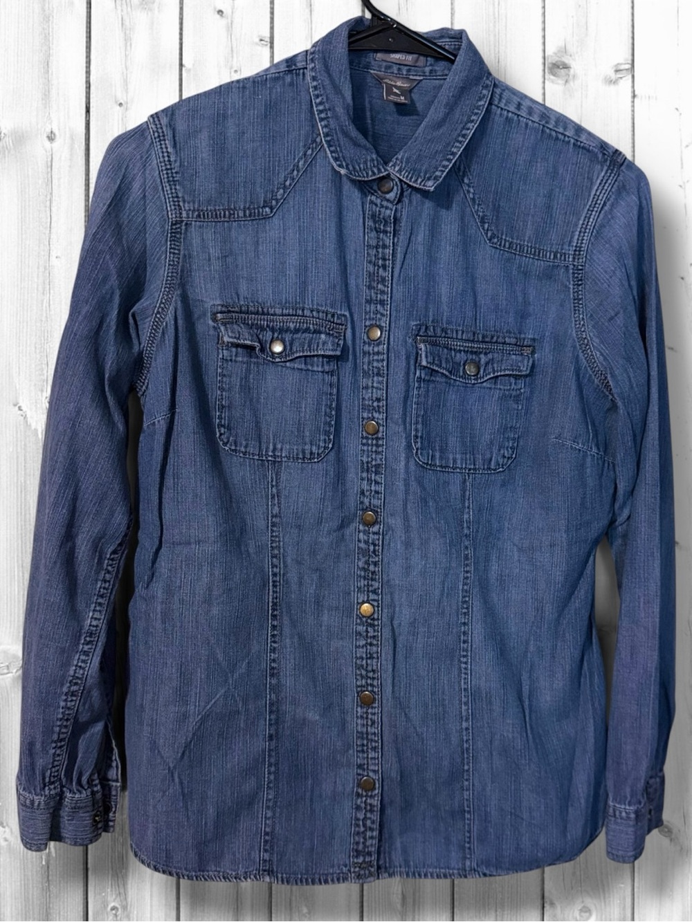 🌼Eddie Bauer Shaped Fit Blue Denim Button-Down Shirt